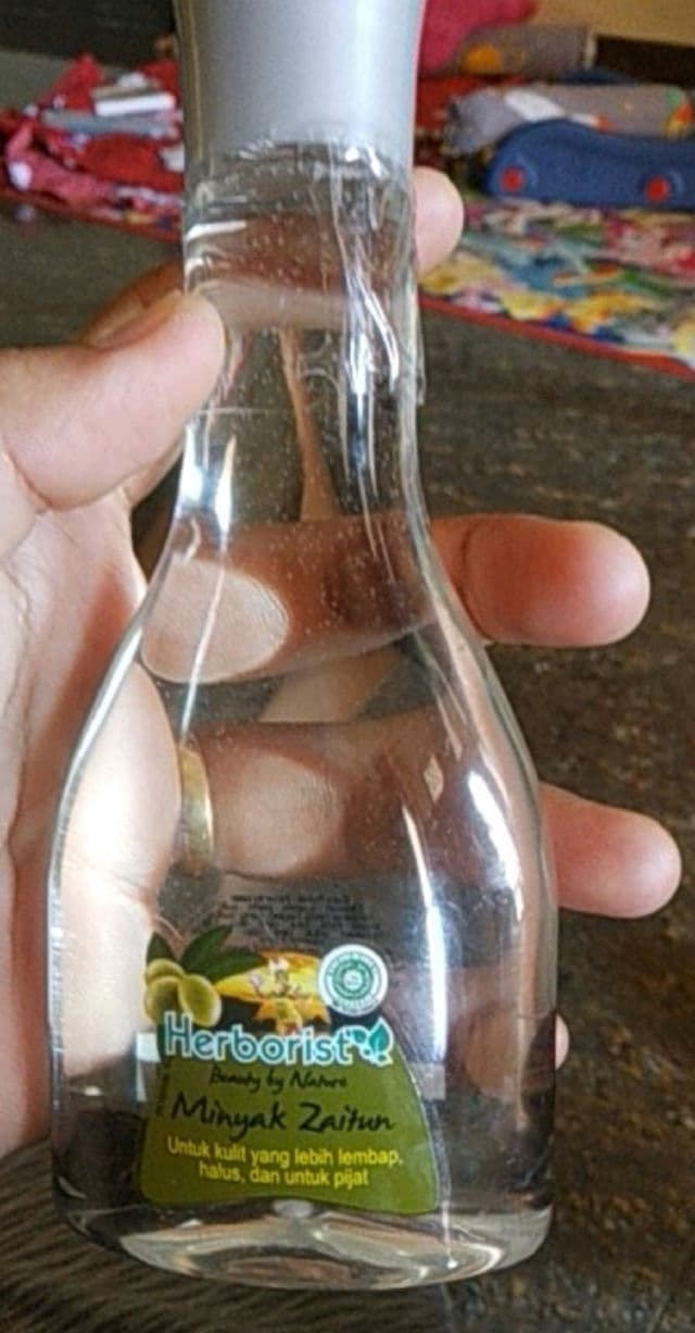 Herborist Minyak Zaitun review photo by Nurafratini