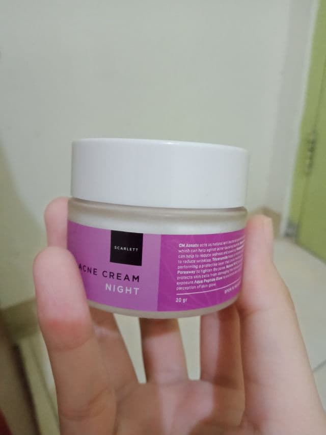 Scarlett Whitening Acne Night Cream review photo by Nuuni