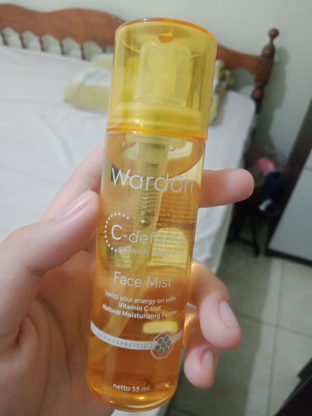 Wardah C-Defence Face Mist review photo by Nuuni