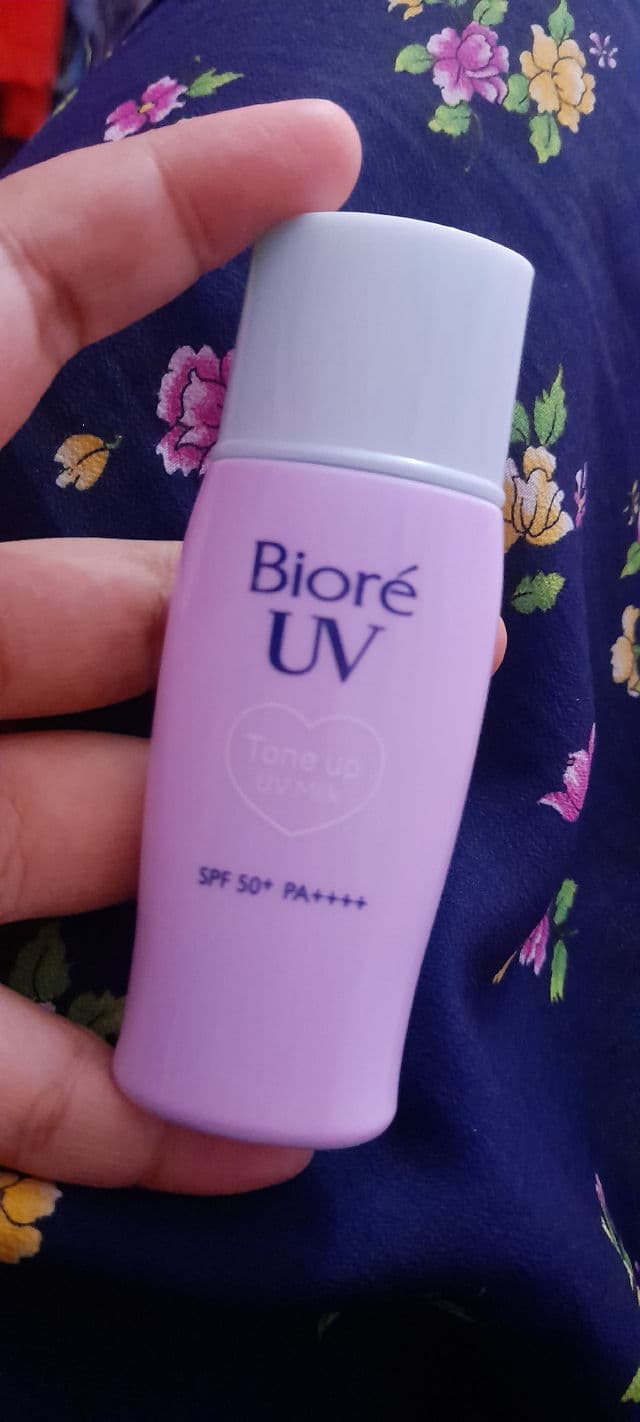 Biore UV Tone Up Milk SPF50+ PA++++ review photo by Nuvinurfa