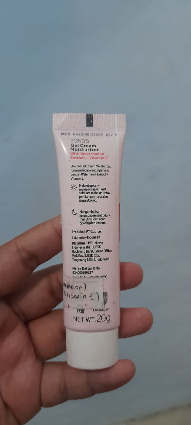 Pond's Juice Collection Cleanser Watermelon Extract review photo by Nuvinurfa