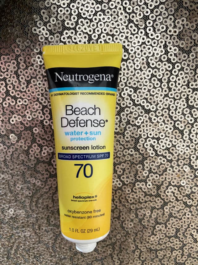 Neutrogena Beach Defense Sunscreen Lotion SPF 70 review photo by PandaBehr