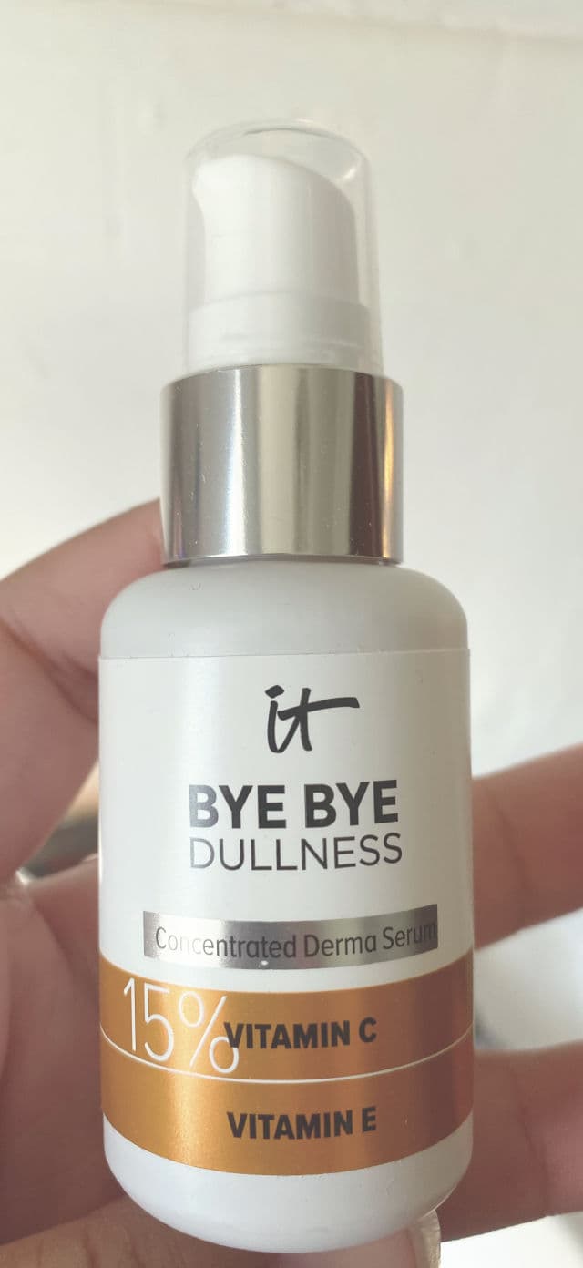 It Cosmetics Bye Bye Dullness Vitamin C Serum review photo by PandaBehr
