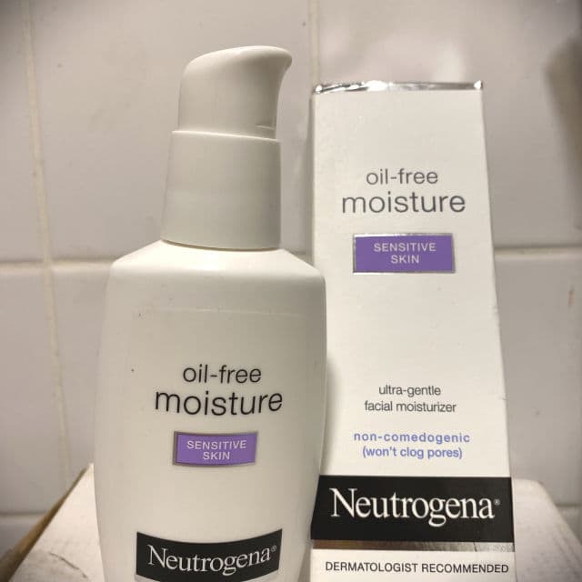 Neutrogena Moisture Oil-Free FPS 30 review photo by Picky21445