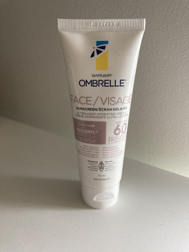 Garnier Ombrelle Face Ultra-Light Cream SPF 60 review photo by Picky47502