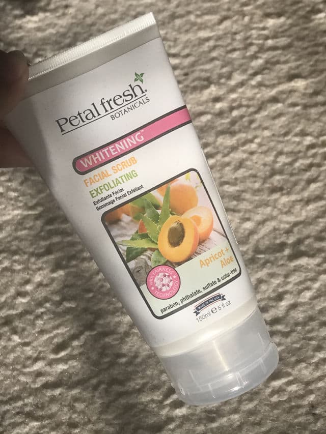 Petal Fresh Botanicals White Radiance Acne Facial Wash Pore Clearing Chamomile + Oatmeal review photo by Picky47510