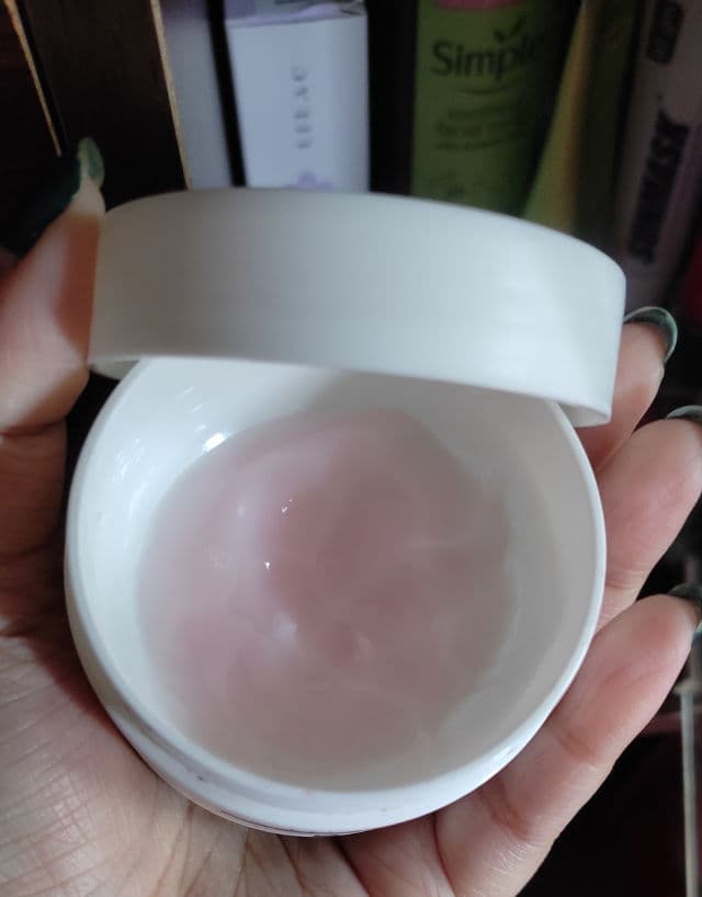 Lilac Brightening Moisturiser review photo by Picky646193