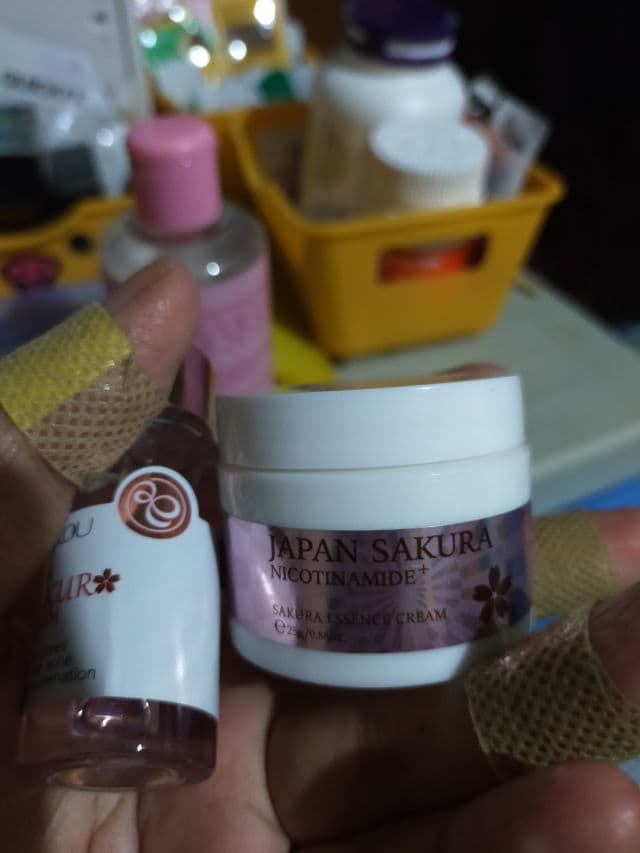 Laikou Japan Sakura Serum Essence review photo by PickySiren