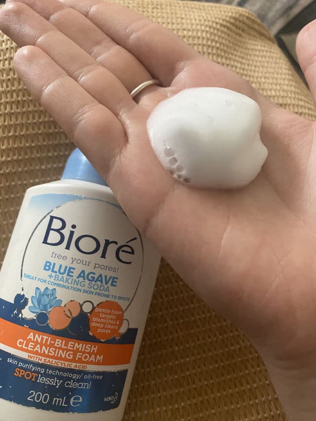 Biore Baking Soda Acne Cleansing Foam review photo by PinkTanzanite