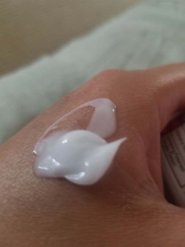 essenHERB Bulgarian Rose Cream review photo by PoppyForest