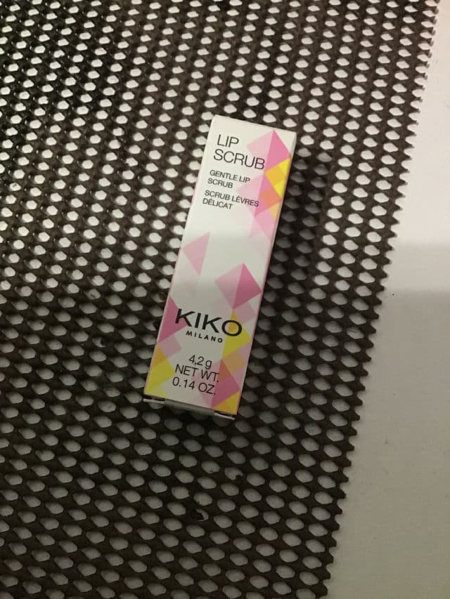 Kiko Lip Scrub review photo by Poqqui