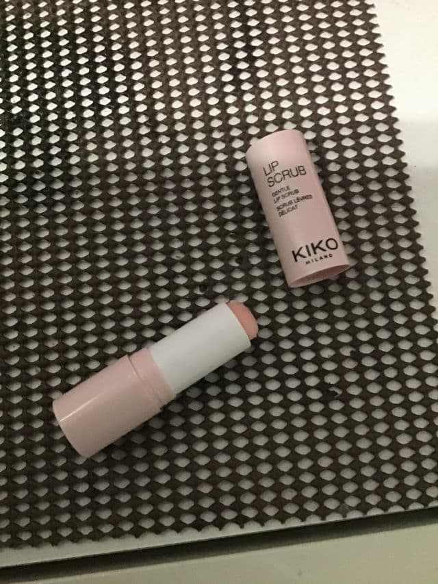 Kiko Lip Scrub review photo by Poqqui