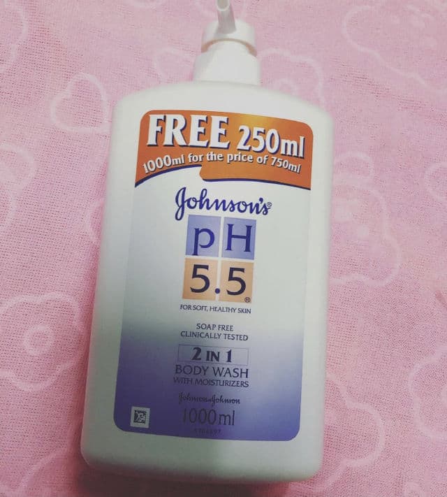 Johnson's Ph5.5 Body Wash 2-in-1 review photo by PrincessDiary98