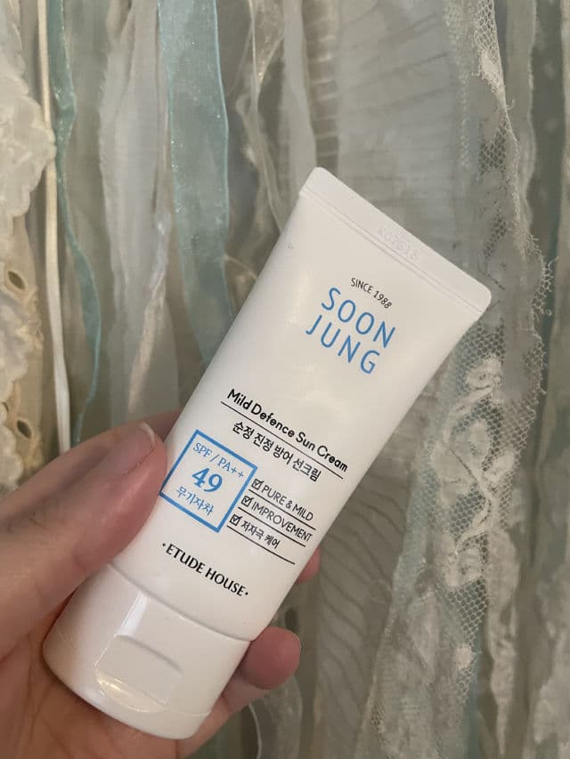 ETUDE SoonJung Mild Defence Sun Cream SPF49 PA++ review photo by Psoriaskin