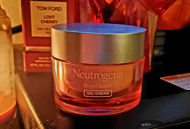 Neutrogena Bright Boost Brightening Gel Moisturizing Face Cream review photo by SkinObsessedWavy
