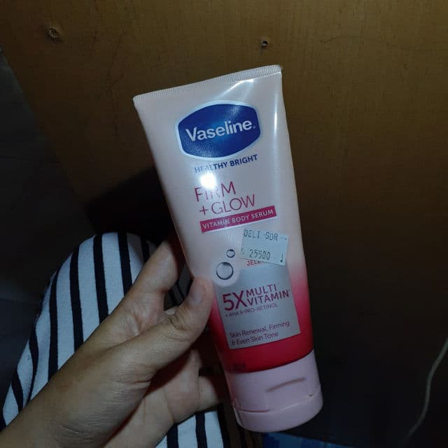 Vaseline Healthy Bright Vitamin Body Serum Firm Glow review photo by Ranimutiaraa