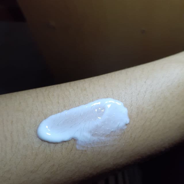 Vaseline Healthy Bright Vitamin Body Serum Firm Glow review photo by Ranimutiaraa