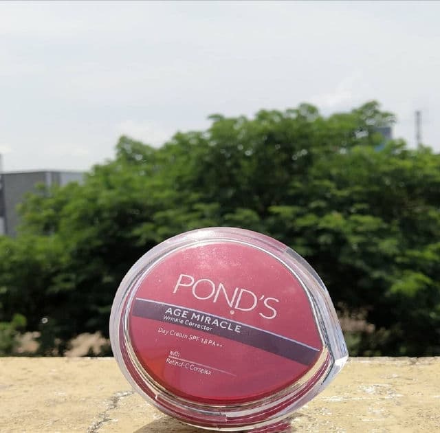 Pond's Age Miracle Day Cream SPF 18 PA ++ review photo by Regina