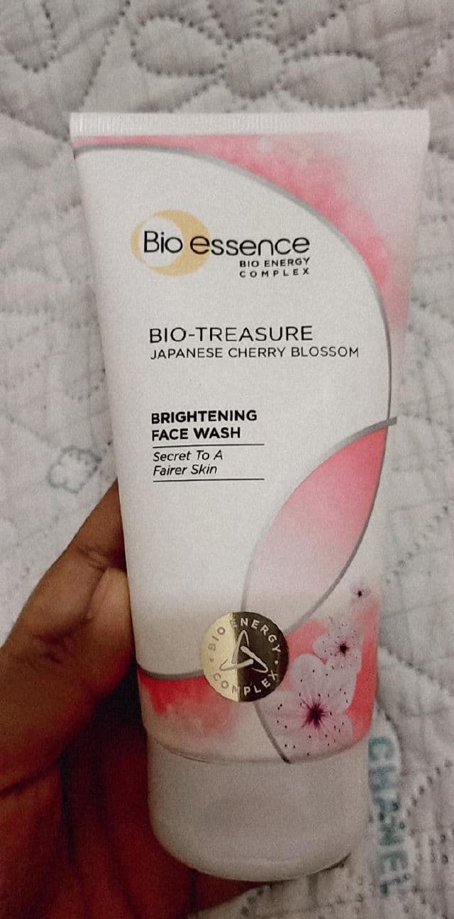 Bioessence Bio-Treasure Japanese Cherry Blossom Brightening Face Wash review photo by Rinii