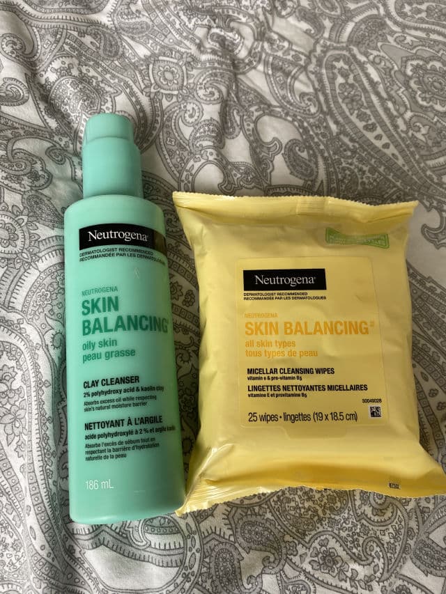 Neutrogena Canada Deep Clean Oil-Free Make-up Remover Wipes review photo by OksanaK