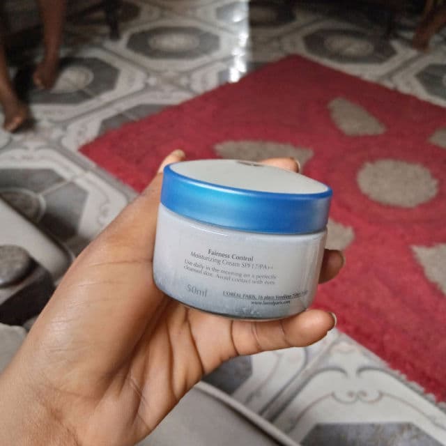 L'Oreal Paris White Perfect Transparent Rosy Whitening Cream review photo by Roxieeee 