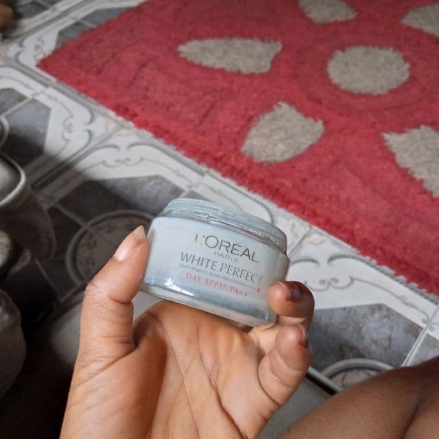 L'Oreal Paris White Perfect Transparent Rosy Whitening Cream review photo by Roxieeee 