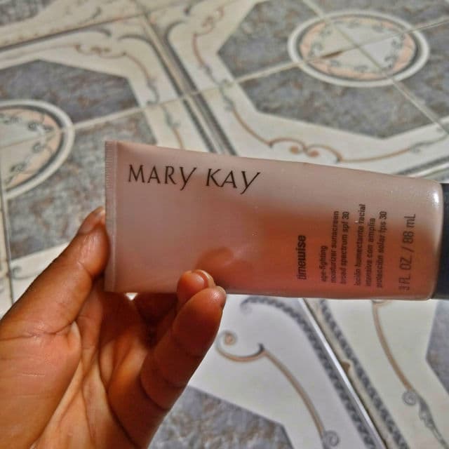 Mary Kay TimeWise Age-Fighting Moisturizer Sunscreen Broad Spectrum SPF 30 review photo by Roxieeee 