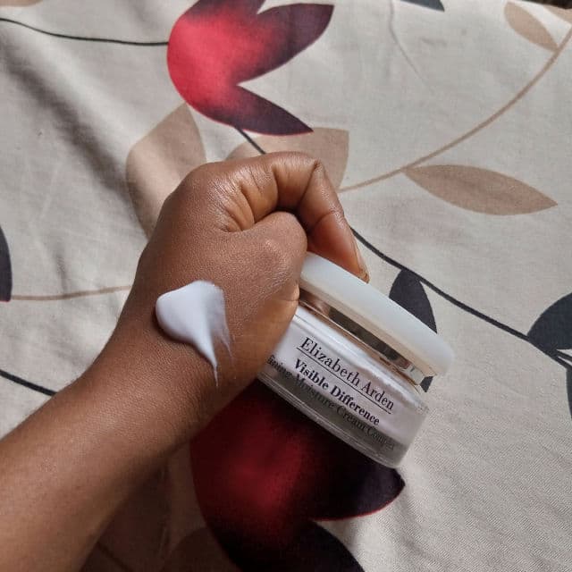 Elizabeth Arden Visible Difference Refining Moisture Cream Complex review photo by Roxieeee 