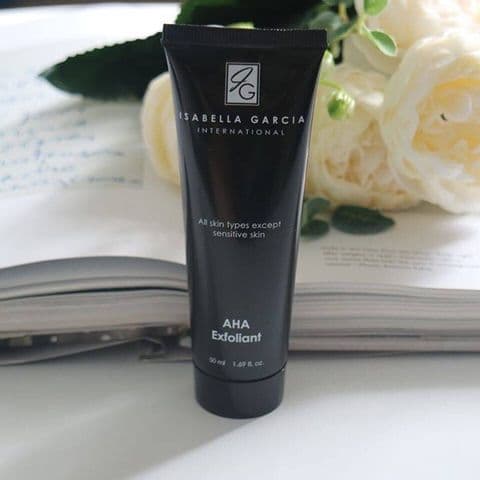 Isabella Garcia AHA Exfoliant review photo by Ruzan