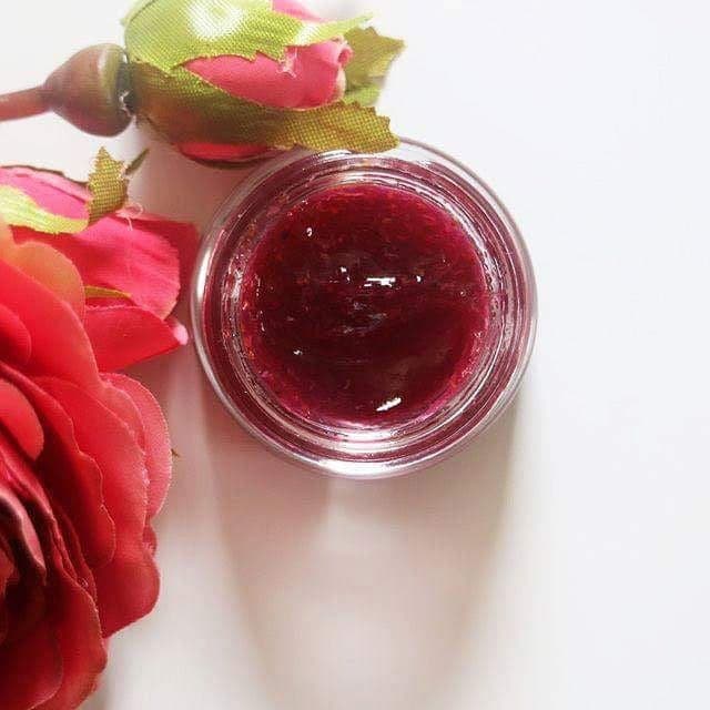 L'Occitane Delicious Lip Scrub - Raspberry Crush review photo by Ruzan