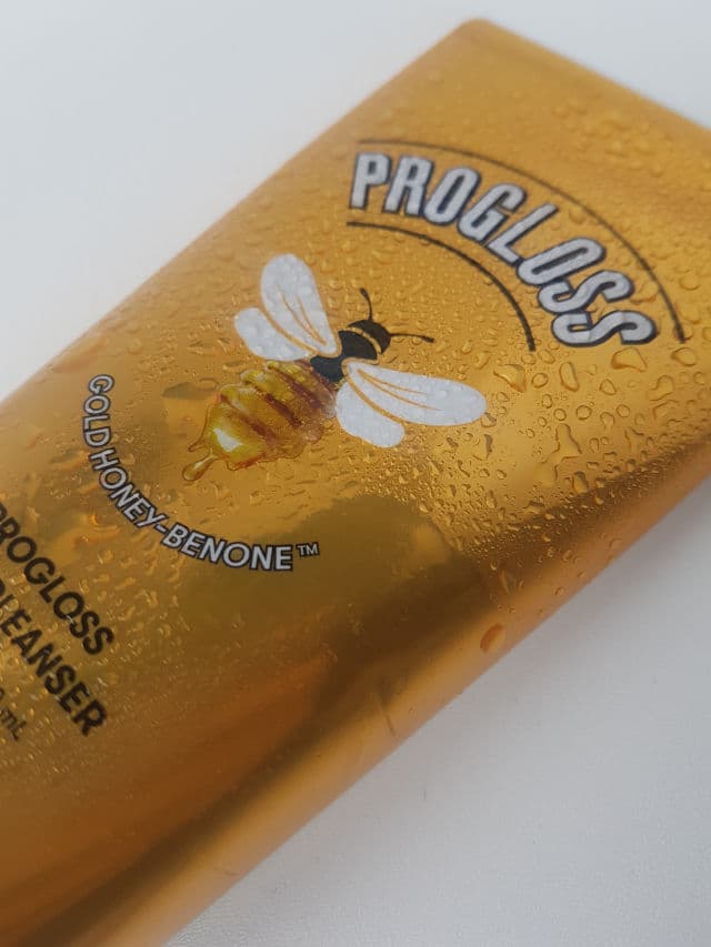 VT COSMETICS Progloss Foam Cleanser review photo by SCMemoir