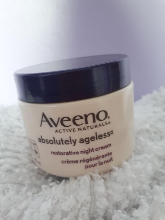 Aveeno Absolutely Ageless Restorative Night Cream review photo by Samplegeek