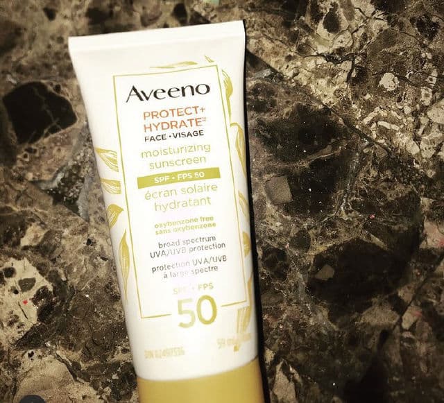 Aveeno Protect & Hydrate Lotion Sunscreen with Broad Spectrum SPF50 for Face review photo by Sasmi