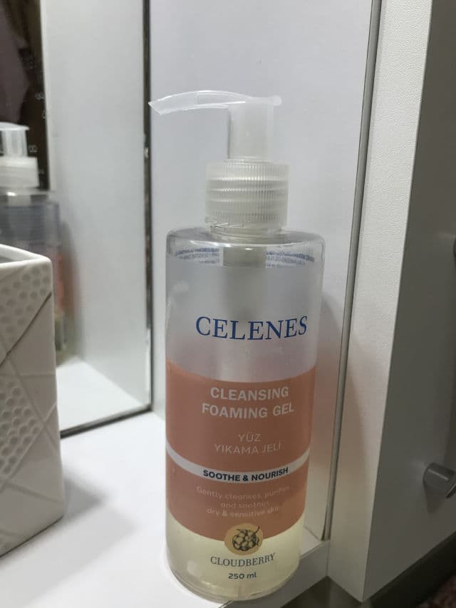 Celenes Cleansing Foam Gel Soothe & Nourish review photo by SassynTheo