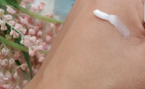 Celenes Cloudberry Eye Contour Balm review photo by SassynTheo