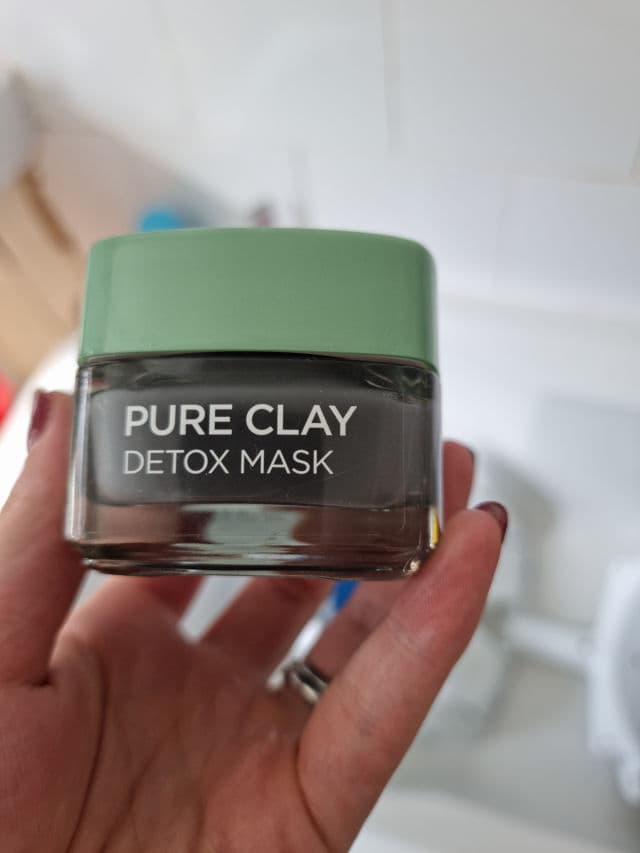 L'Oreal Paris Pure-Clay Mask Detox & Brighten Treatment Mask review photo by SavvySaverSoph