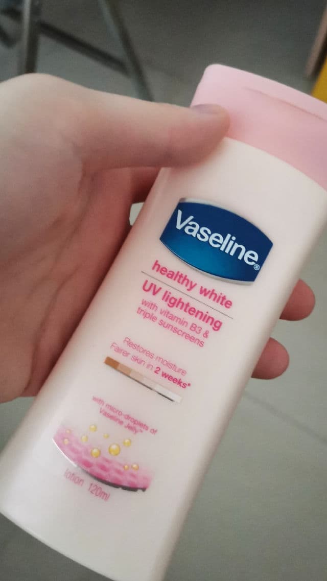 Vaseline Healthy White UV Lightening review photo by Seal