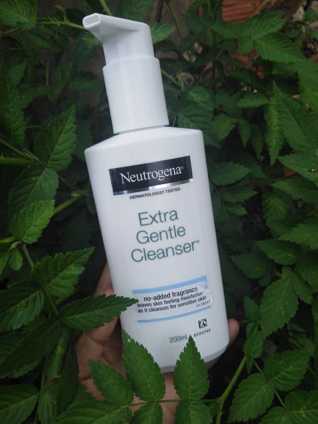 Neutrogena Extra Gentle Cleanser review photo by Septianievi3