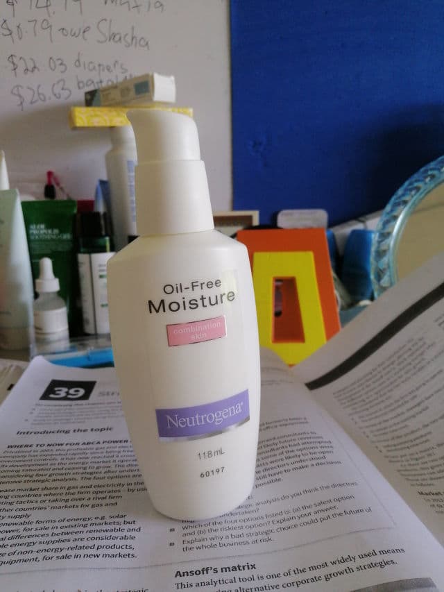 Neutrogena Oil-Free Moisture, for Combination Skin review photo by Shasha16
