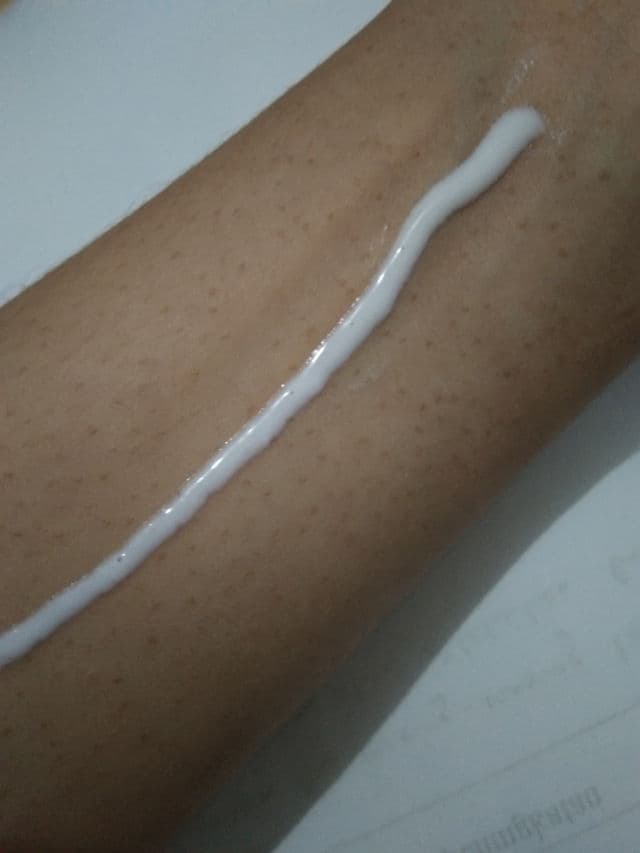 SKIN AQUA UV Whitening Milk SPF 20 PA++ review photo by Shii