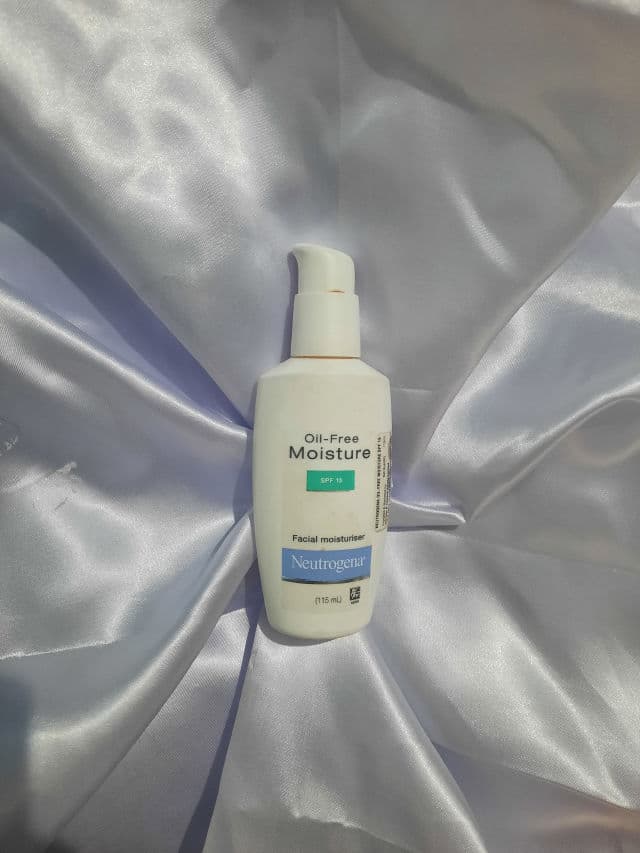 Neutrogena Facial Moisturizer review photo by Shreyjournal