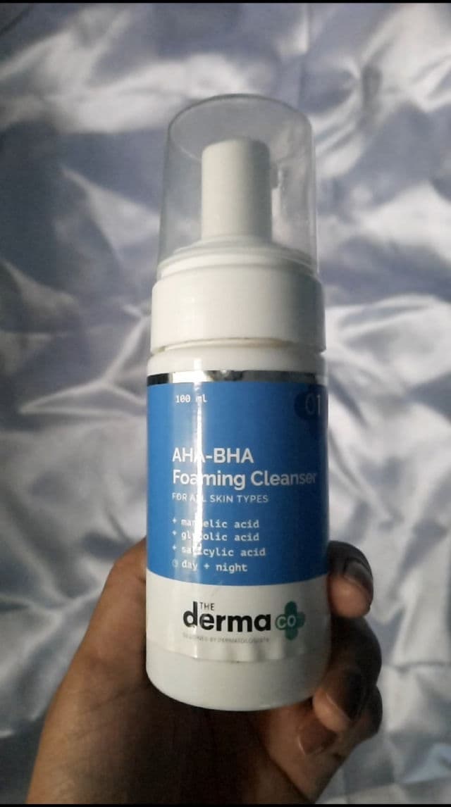 The Derma Co. AHA-BHA Foaming Cleanser review photo by Shreyjournal