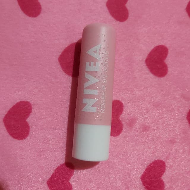 Nivea Lip 2 in 1 Caring Scrub with Rosehip Oil review photo by Simple