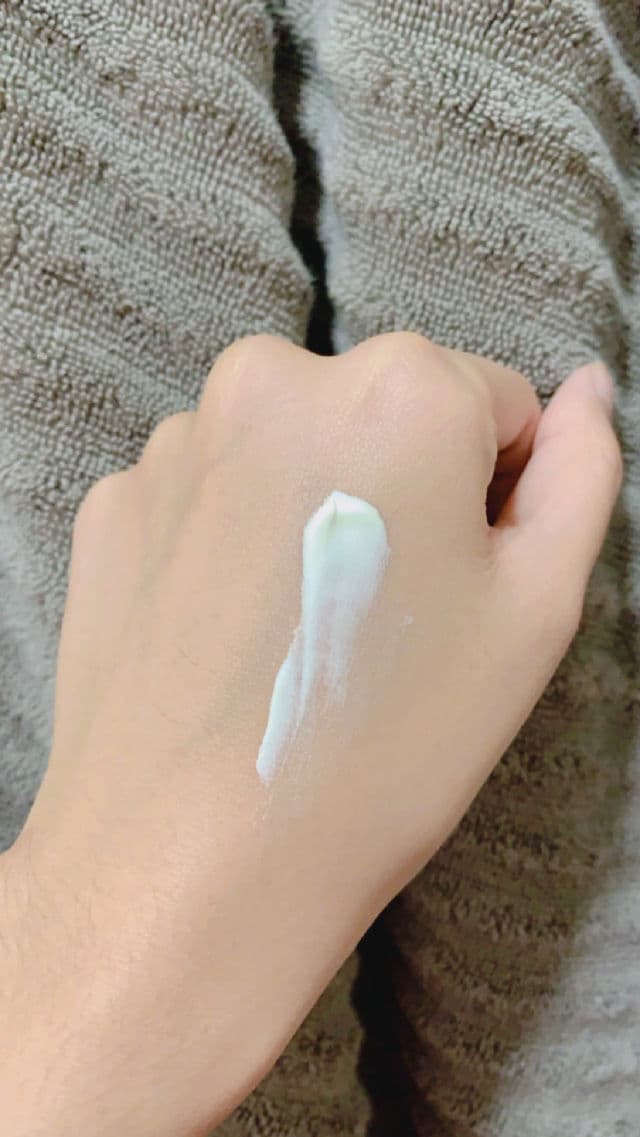 Senka White Beauty Glow UV Cream SPF 25 PA++ review photo by SkincareJunkie4