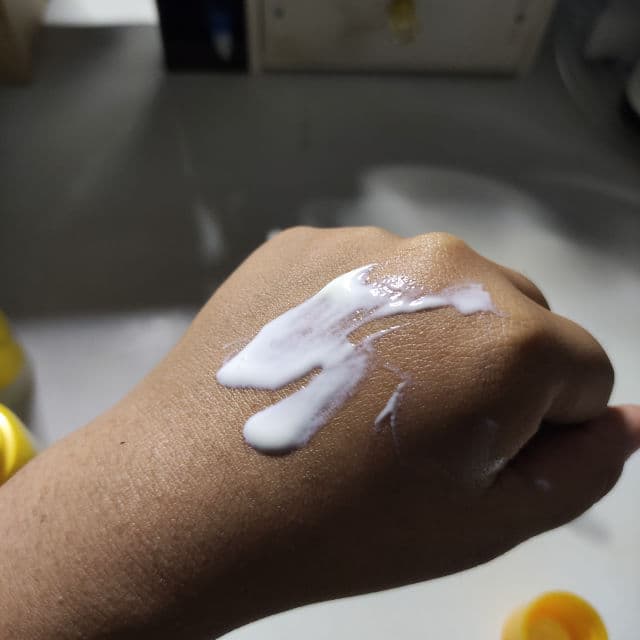 Biore Sarasara UV Nobinobi Carefree Kids Milk Sunscreen SPF50+/PA++++ review photo by SkincareSushi