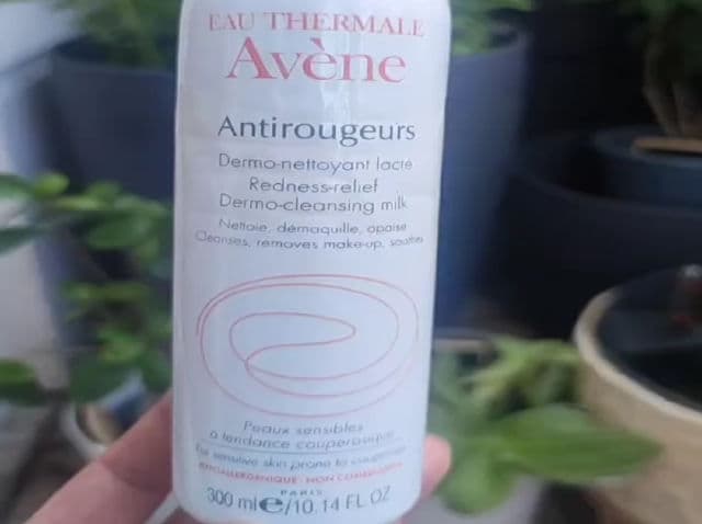 Avene Antirougeurs Redness Relief Dermo-Cleansing Milk review photo by Skincarebygenie2