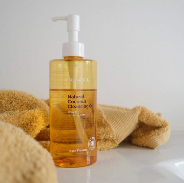 Aromatica Natural Coconut Cleansing Oil review photo by Skincarecopenhagen