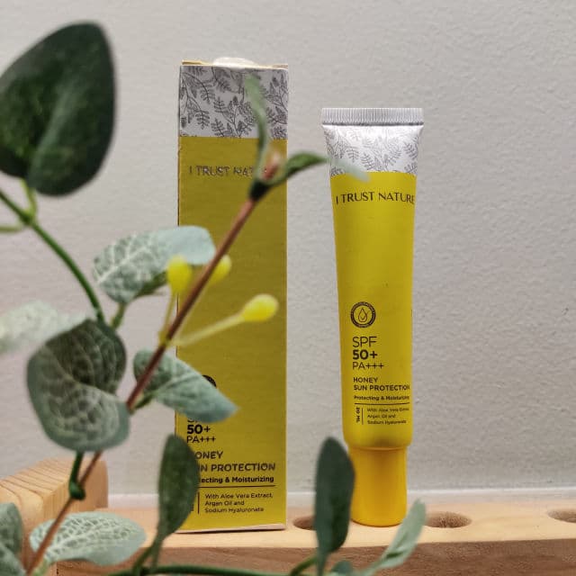 I Trust Nature Honey Sun Protection SPF50+ PA+++ review photo by Skincarediaryy