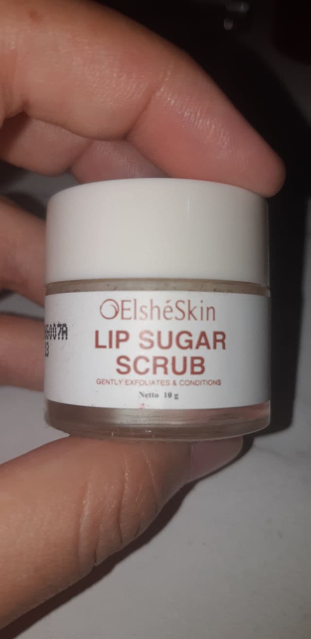 ElsheSkin Lip Sugar Scrub review photo by Skincarediaryy