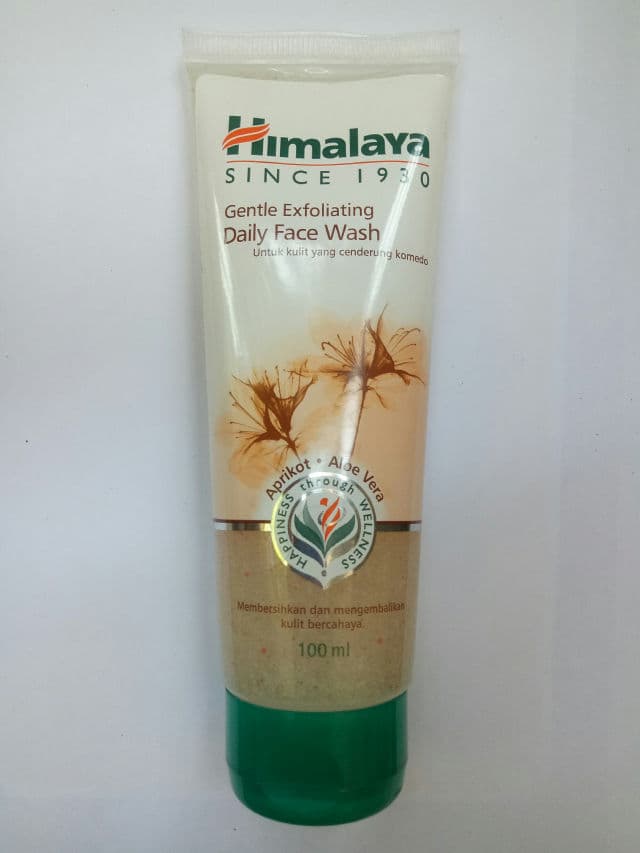 Himalaya Gentle Exfoliating Daily Face Wash review photo by Skincareezka